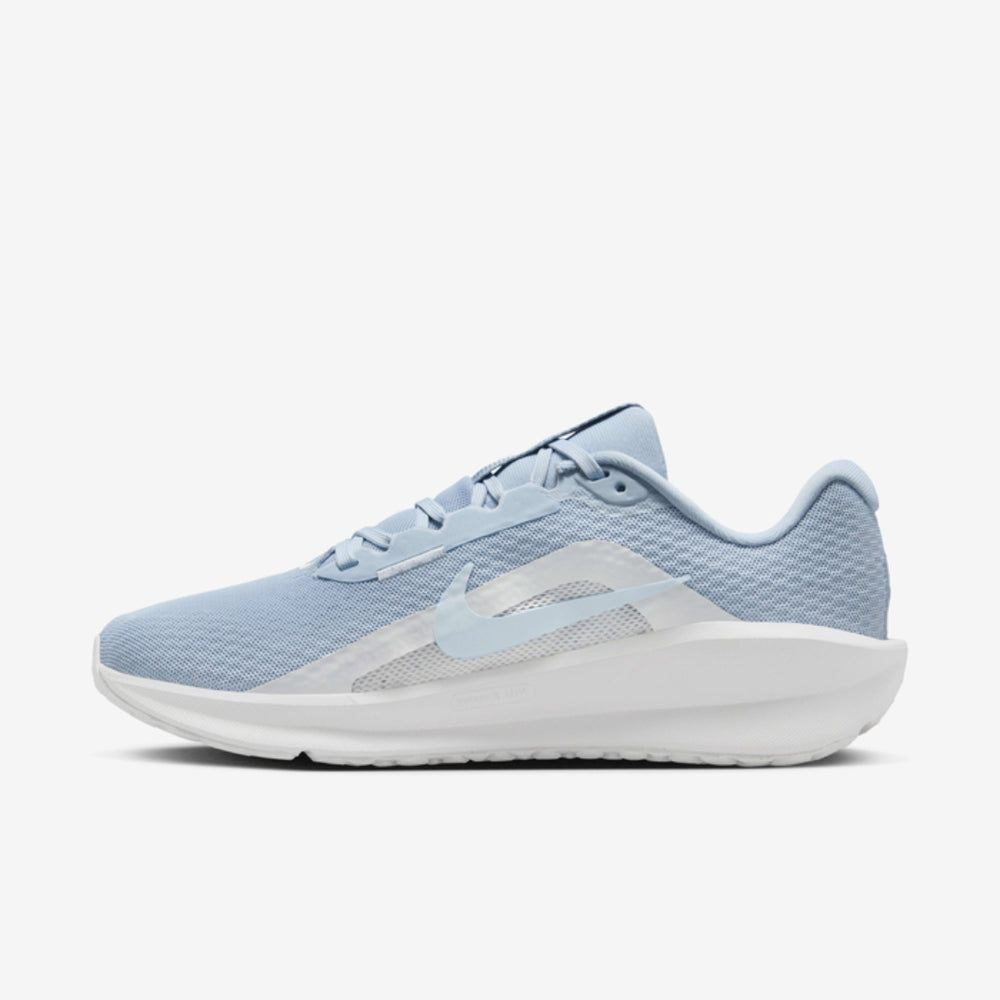 حذاء جري Nike Downshifter 13 Road باللون الأزرق الفاتح